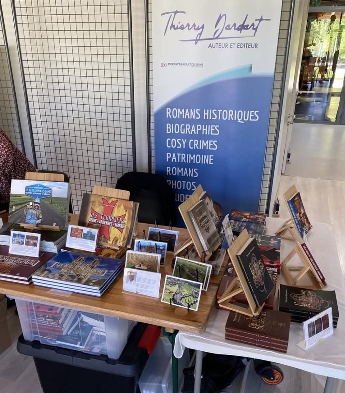 Stand Thierry Dardart en salon du livre